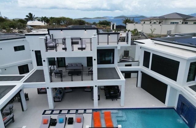 Sky View Villa -Center w/Pickleball Court