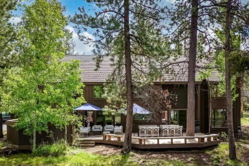 Skylight by AvantStay Elevated Mountain Home w Hot Tub Billiards Large Patio