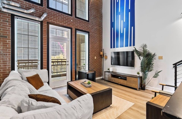 Skyline Balcony | 2BR Loft Midtown ATL