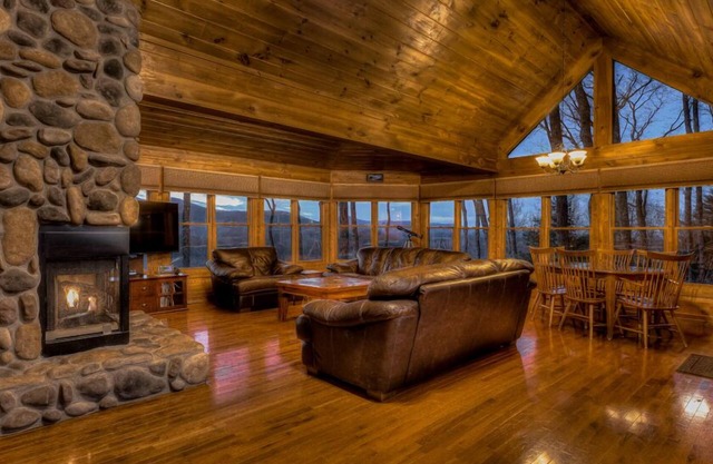 Skyline Lodge- Gated Community | Pet Friendly | Paved Road