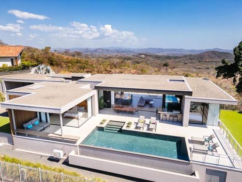Sleek Modern Villa w - pool