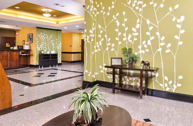 Sleep Inn & Suites Near Downtown North