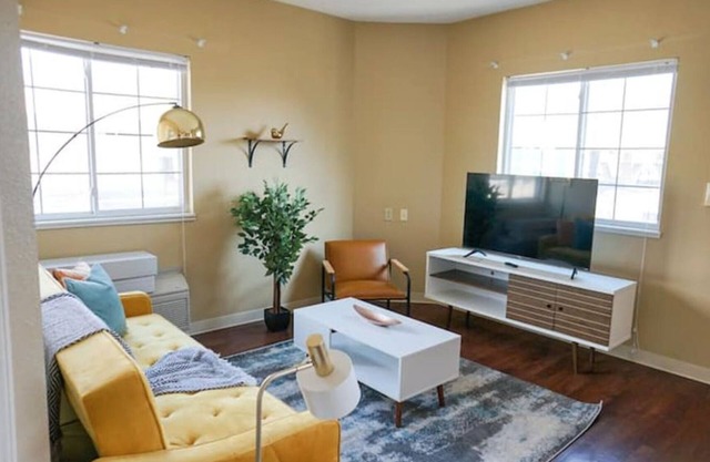 Sleepover: Central 1BD/1BA - Downtown Wichitan