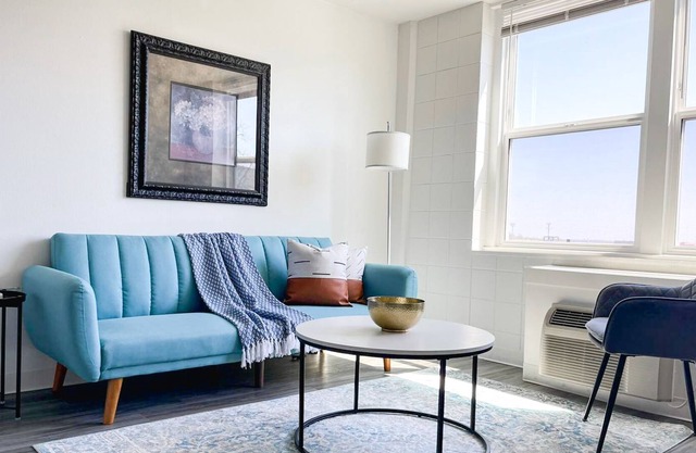 Sleepover: Elegant 1BD/1BA + Gym - Downtown Cincinnati