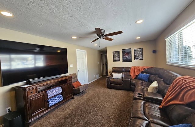 Sleeps 10, 4 Bedroom 2 Bath