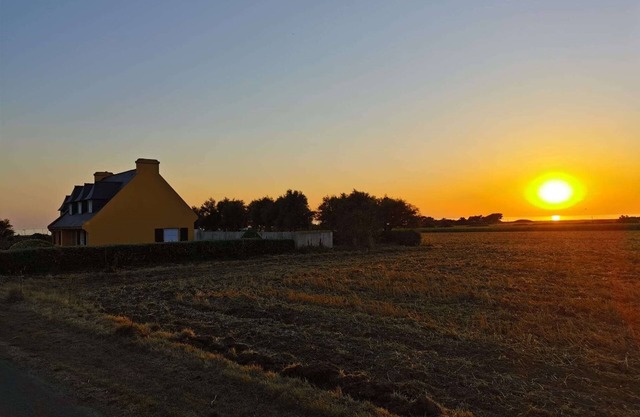 Sleeps 11, close to the sea