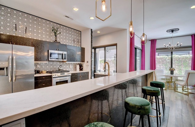 Sleeps 15! Luxury Glam 3000 ft.² home. Top Location in the ABQ Country Club.