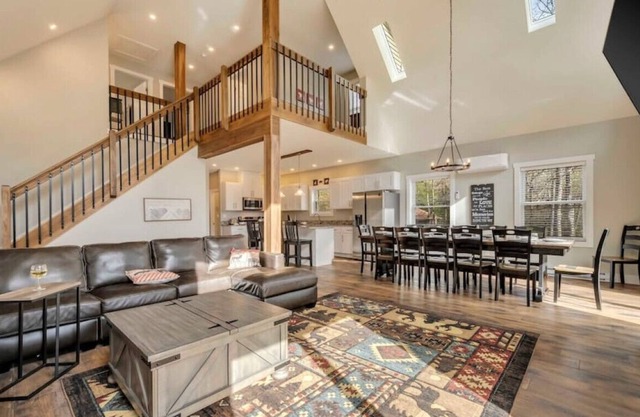 Sleeps 16! Game Room, Fireplace, Deck w/ Grill