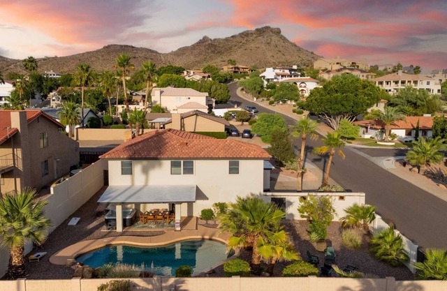 Sleeps 18~Heated Pool~ Hot Tub~Desert Oasis