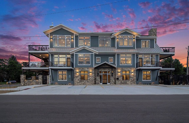 Sleeps 49! 14 bathrooms! 16 bedrooms!