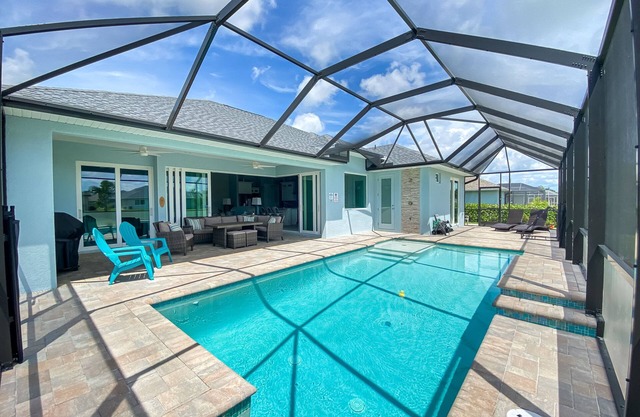 Sleeps 6, FULL refund*, heated salt pool