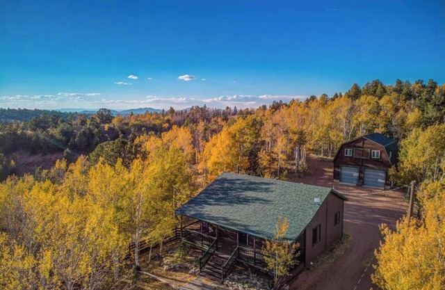 ★ Sleeps 6 ★ Surrounding Mtn + Aspen Vistas + Hot Tub + Game Room