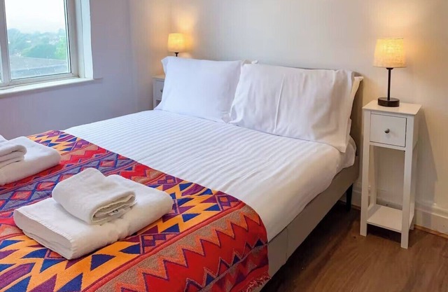 Sleeps2-FreeParking-ContactlessCheckIn-Glastonbury