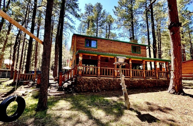 Sleepy Owl Lodge in Greer