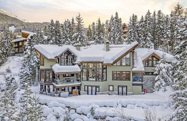 Slope Side Chalet | Ski in Ski out | Kadenwood