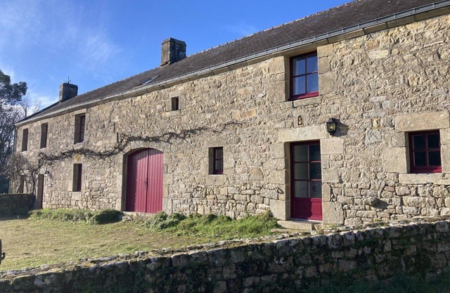 Small charming accommodation in an old Breton farmhouse, 5 minutes from the port