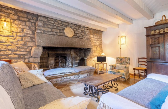 Small House 'Gite Ty Coz - Beach 5min by Car' with Shared Terrace