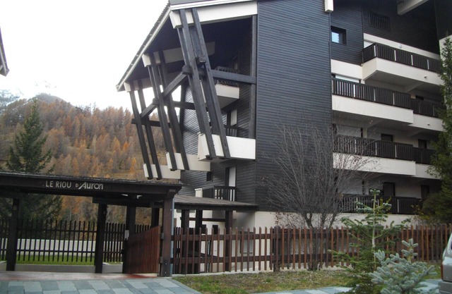 SMALL STUDIO AT THE FOOT OF THE SLOPES FULL CENTER OF THE STATION