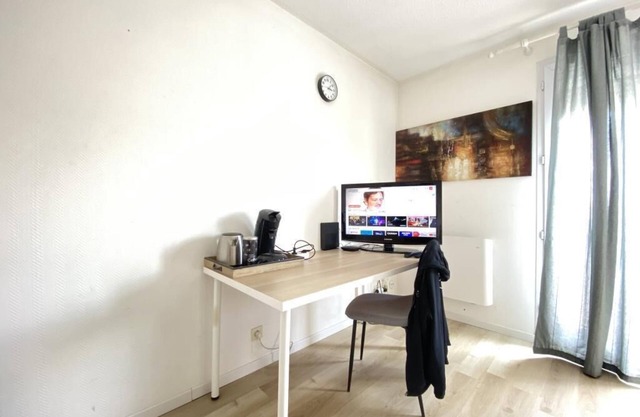 Small studio close to hospitals and universities