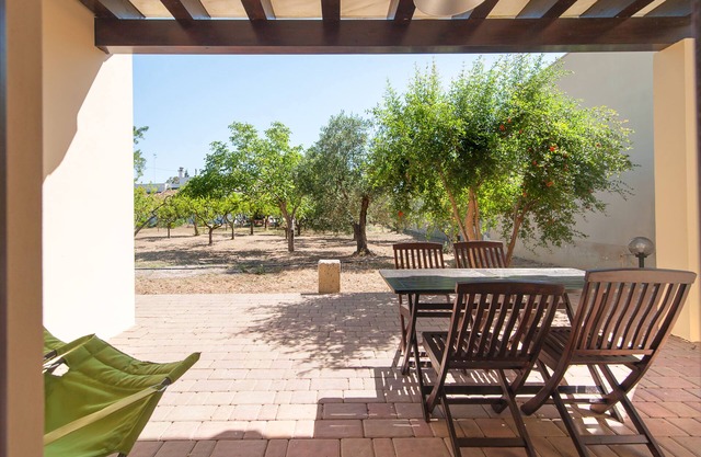 SMALL VILLA IN THE COUNTRYSIDE IN GALATINA WITH GARDEN