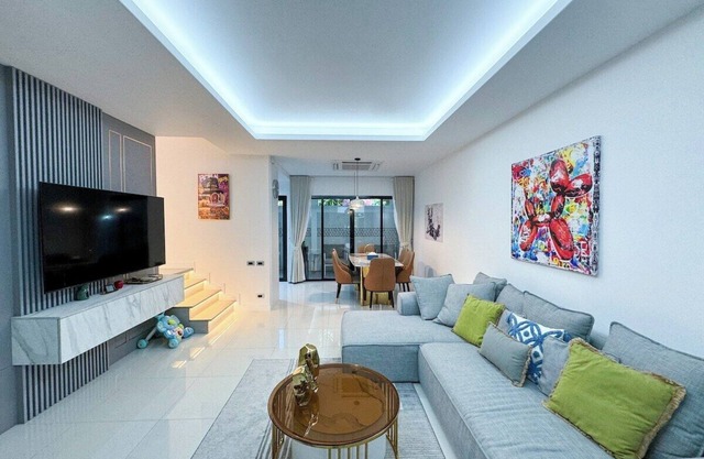 Smart 3BR Townhouse in Laguna Park 65/20