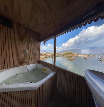 Smith palace group of houseboats