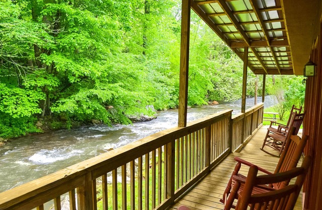 Smoky View Cottages & RV Resorts
