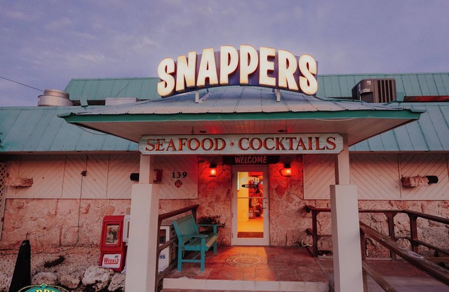 Snappers - King Room w/Ocean View Wifi