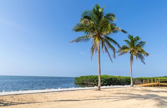 Snorkeling & Kayaking Beach Resort! Seaside Villa w/Patio! Marina, Parking