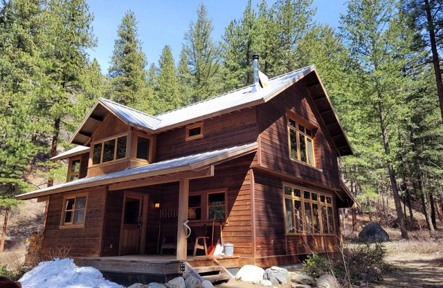 Snowberry Cabin in Mazama, WA