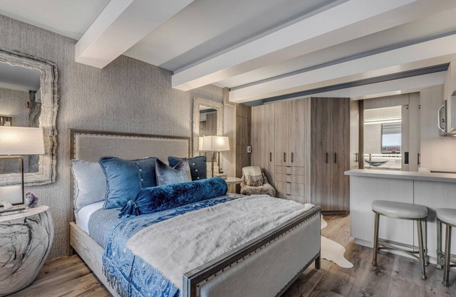 Snowcap Suite | Luxe Studio in Heart of D/T Aspen