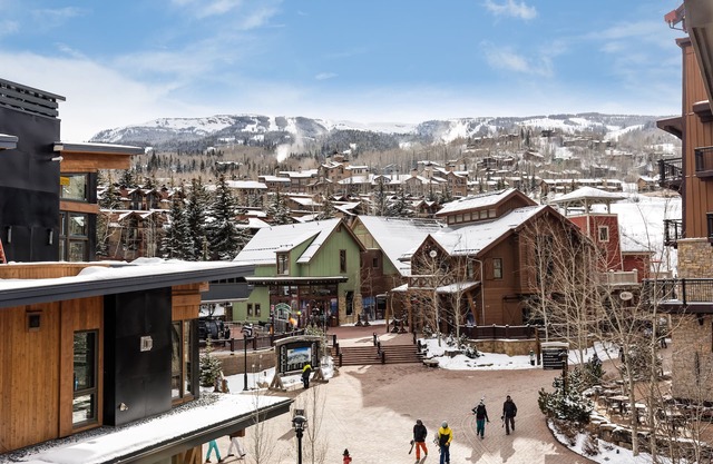 Snowmass Capitol Peak Lodge - 70 feet to Elk Camp Gondola: steps to hot tubs.