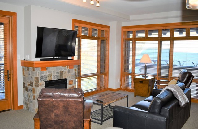 Snowmass Capitol Peak Lodge Corner unit- just 50 ft. to Elk Camp Gondola- bldg A