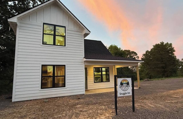 "Snuggle Inn" New Cabin in Daisy Arkansas