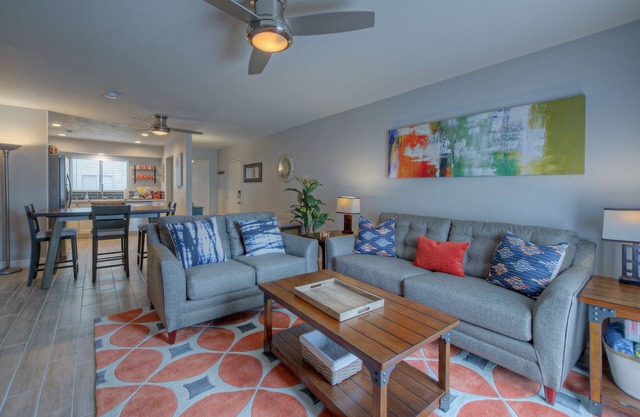 So Fresh & So Clean! Old Town Scottsdale Condo near Camelback Mountain