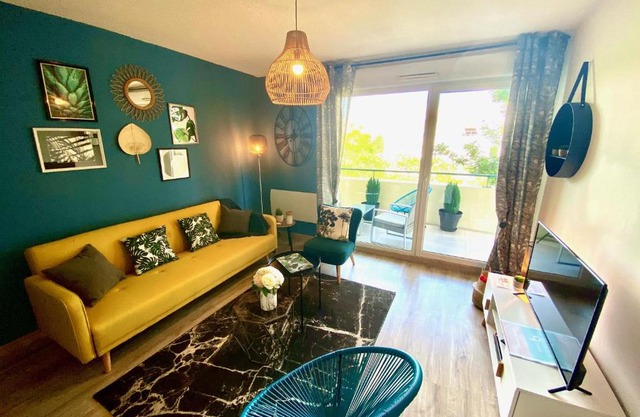 SOBNB HAUT DU LEMAN 6- Magnifique appartement proche frontière av piscine