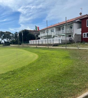 Soggiorno e relax in eleganti villette interne al campo golf vicino al mare a due passi da Roma