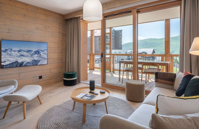 Sola Modern ski-in ski-out Alpe d'Huez