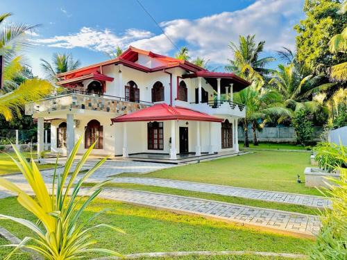 Solace Inn RESIDENCE - 5 Min Walk to Beach