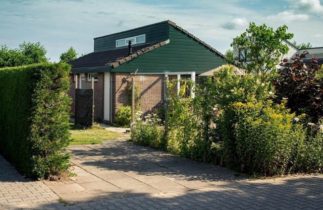 'Solaris' is a ground floor detached holiday bungalow on a small and quiet park called 'De Zandschuyt'.