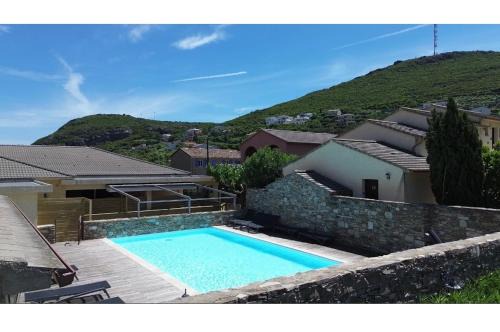 Soleil, Piscine, Parking et Bienvenue à Sisco