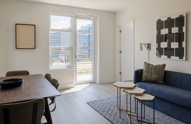 Sonder Vicino | Two-Bedroom Apartment w/ Balcony