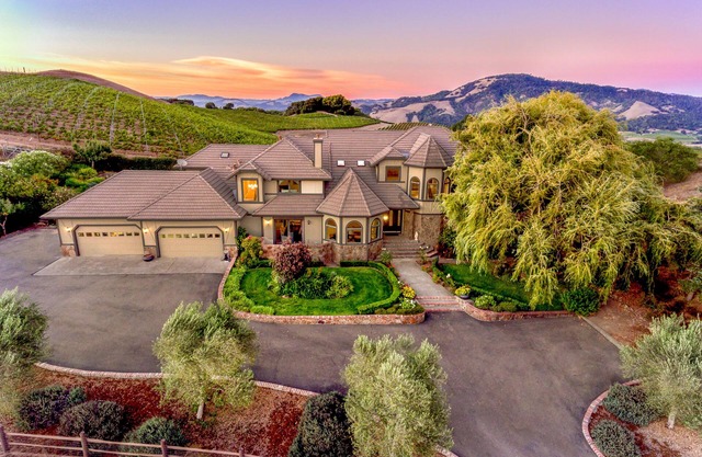 Sonoma County Wine Country Vineyard Estate with Pool!