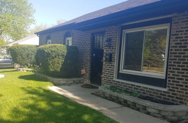 Soothing 3-bedroom house with AC in Richton Park