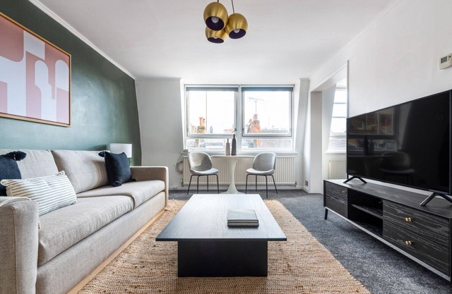 Sophisicated Knightsbridge 1BR Duplex, nr. Hyde Park, by Blueground