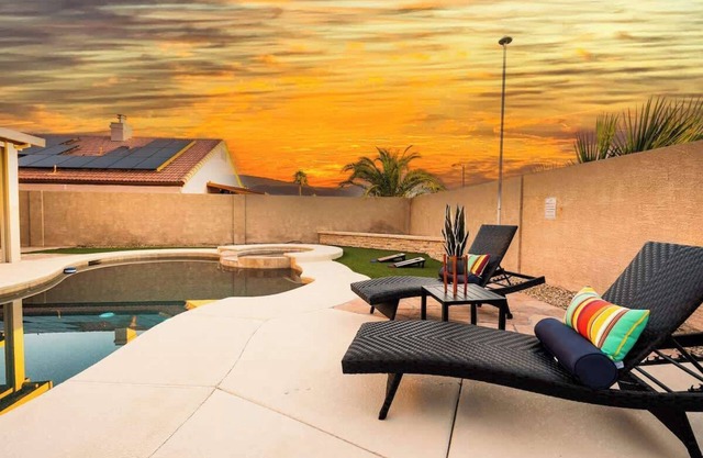 Sophisticated 4BR Vegas Pool Getaway w/Pool Table
