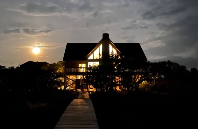Soundfront Sunsets & Pets, Great Deck, Private, Watersports