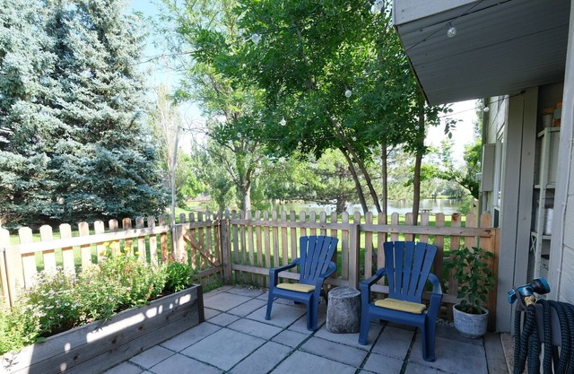 South Boulder townhome with wood burning stove, close to hiking trails.