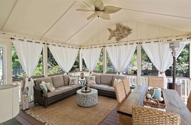 South-end Family favorite! Walk to shopping+restaurants+grocery stores!