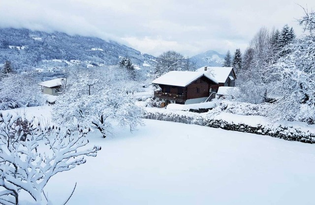 South facing chalet with views of the Giffre Valley